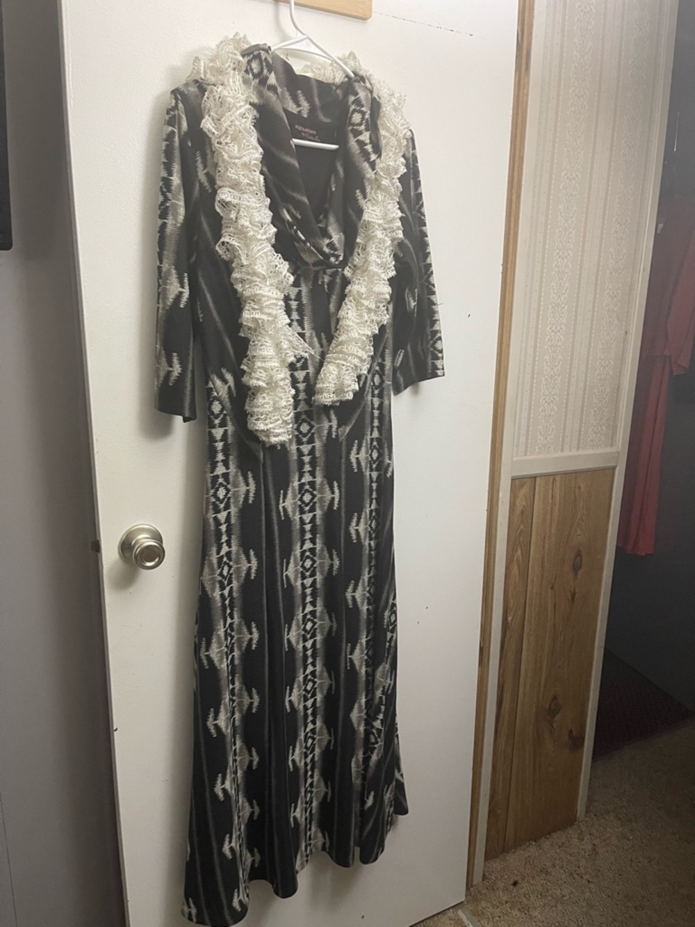 Signature by Robbie B maxi Dress with free crochet scarf size small ,